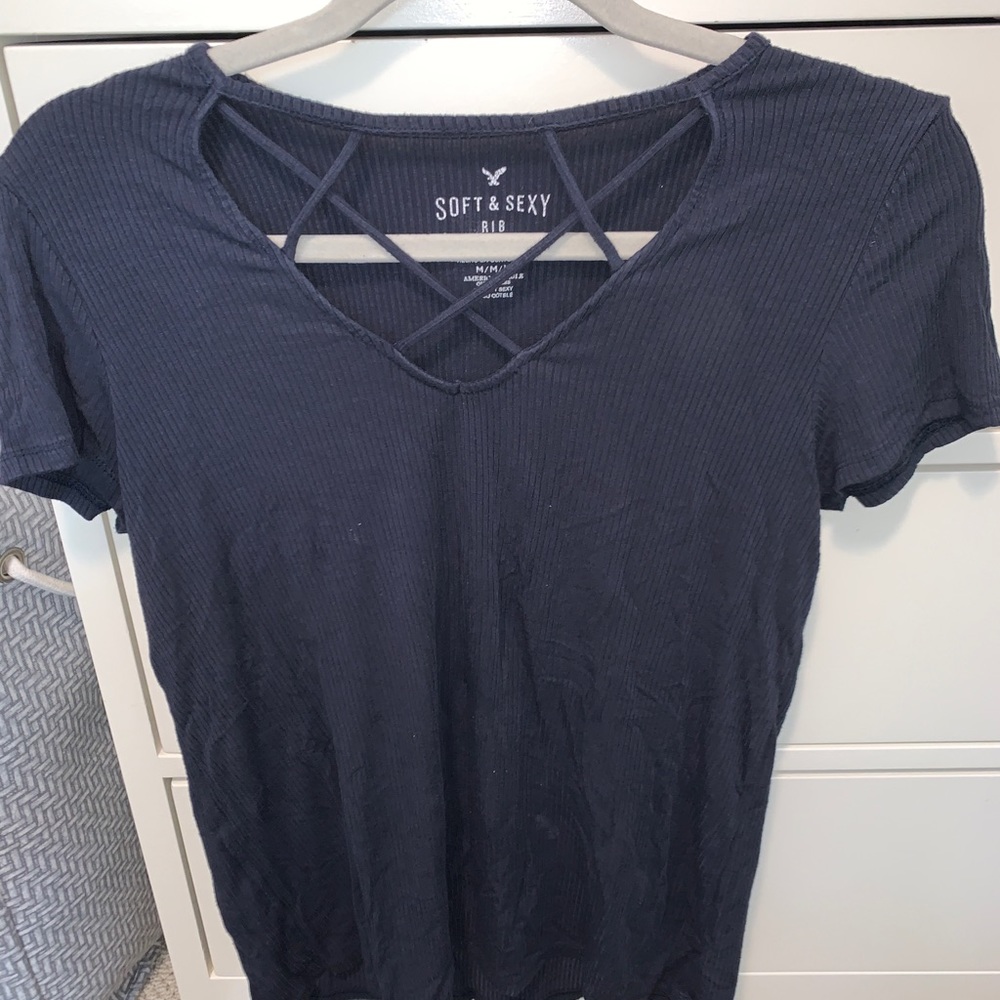 Detailed neckline shirt